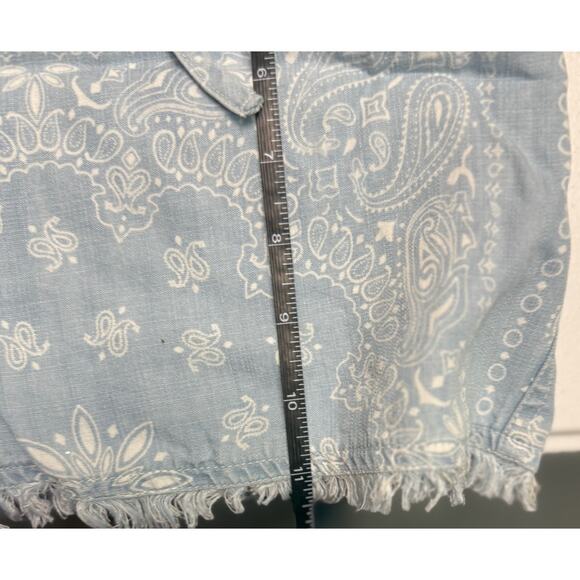 Tahari Women’s Fray Hem Drawstring Shorts Size Small Light Blue Ivory Bandana - Picture 9 of 10